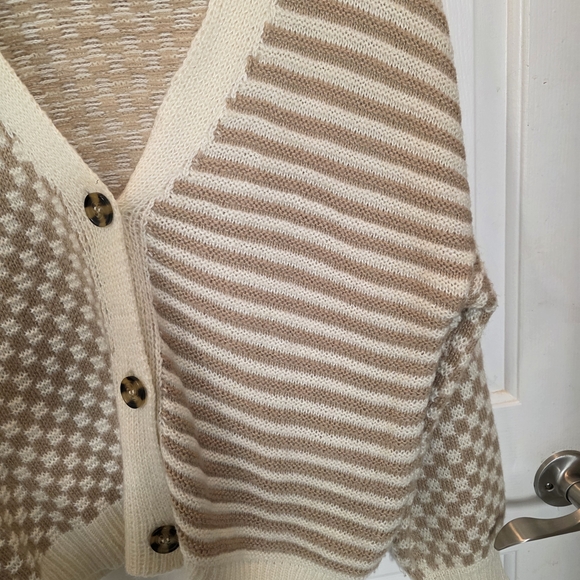 Maurices Beige and Cream Patterned Cardigan - Picture 3 of 5
